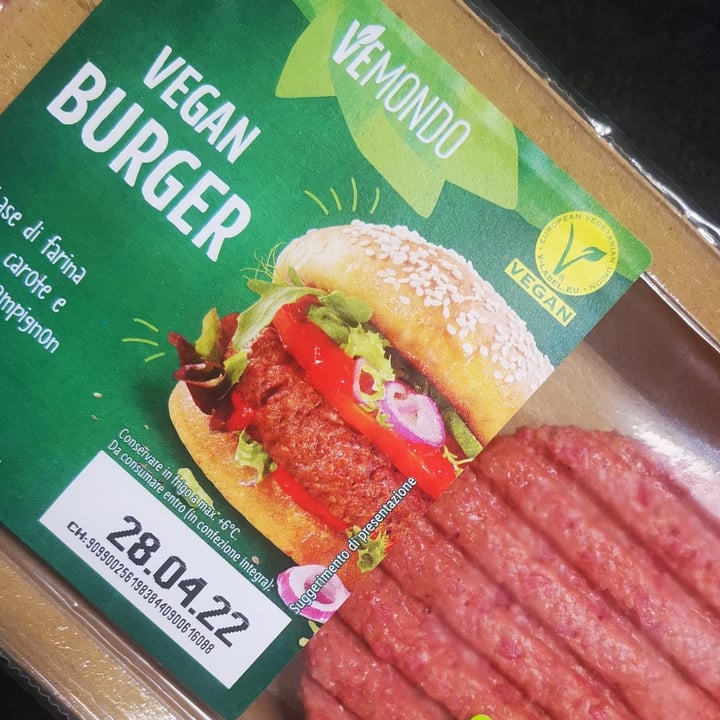 review photo of Vemondo Vegan Burger a base di farina di soia, carote e funghi champignon shared by @valentinamia on 25 Apr 2022 - review