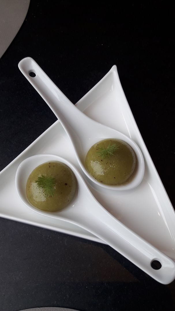 review photo of Misura Restaurant Sorbete esférico de kiwi shared by @bequisa9 on 16 Sep 2019 - review