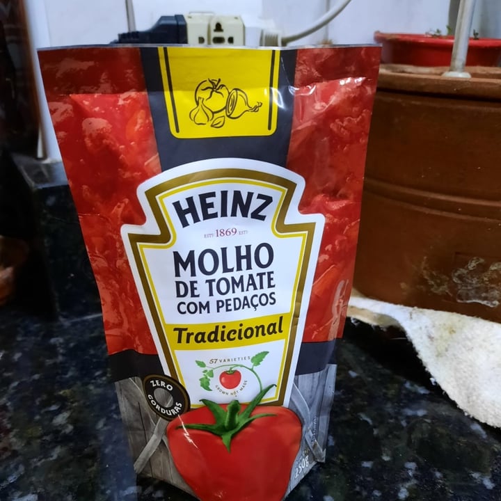 photo of Heinz Molho de tomate shared by @marinabonadio on  26 Jun 2022 - review