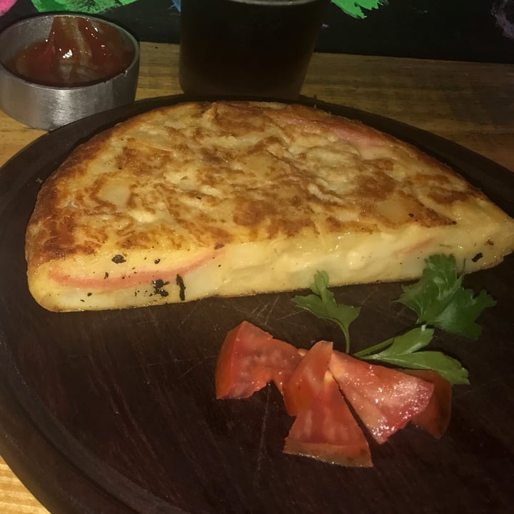 photo of Kuyen Cervecería Vegana Tortilla Rellena de Jamón y Queso shared by @luisinacara on  20 Jun 2022 - review