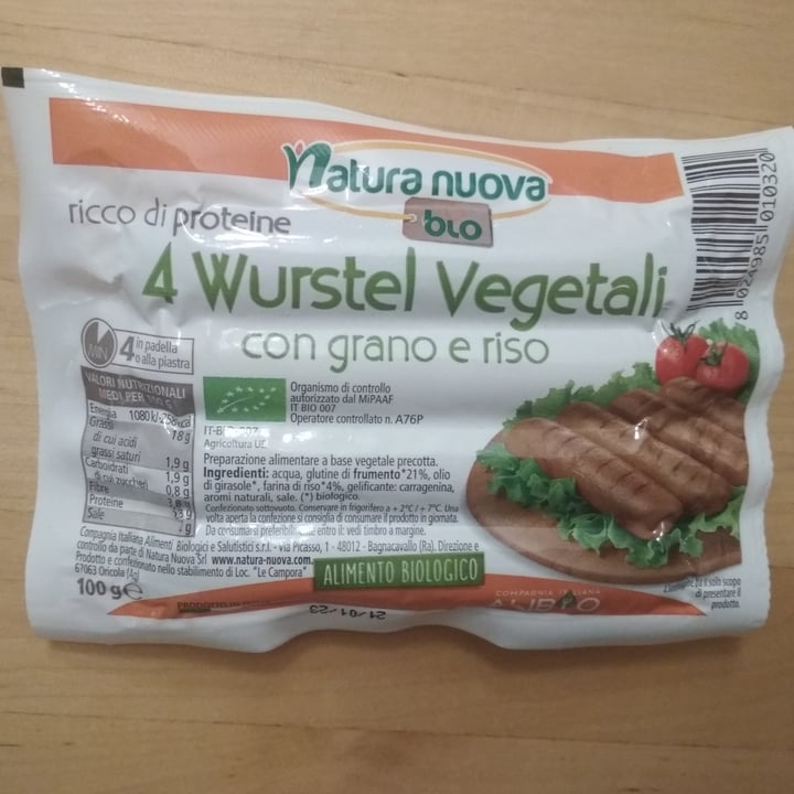 photo of Natura Nuova 4 wurstel  vegetali  con grano e riso shared by @chiaramarena on  19 Sep 2022 - review
