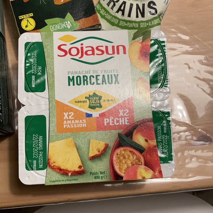 photo of Sojasun Yogurt ai pezzi di frutti della passione ed ananas e alle pesche shared by @shantim on  02 Jun 2022 - review