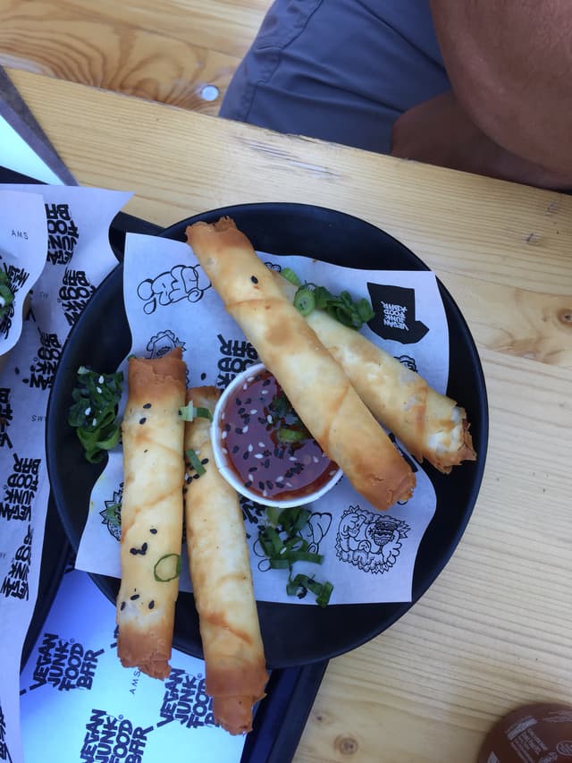 Foto do prato “Cheese spring rolls”