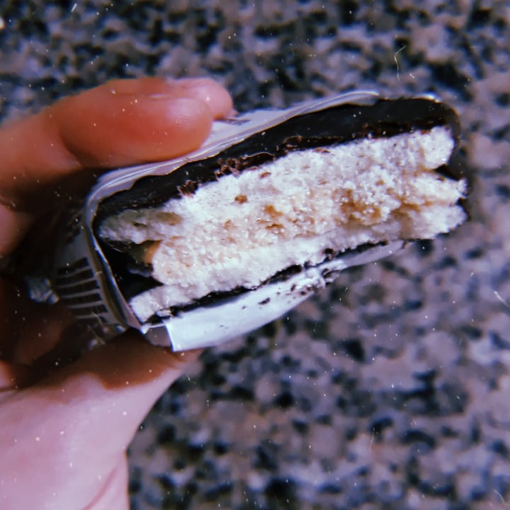 photo of On Track Alfajor OnTrack Relleno Marroc shared by @nanicuadern on  24 Aug 2022 - review