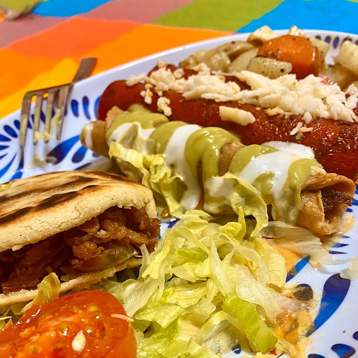 review photo of Frijol Vegano - AntojitosMexicanos Orden mixta de antojitos shared by @jourbano on 22 Dec 2019 - review