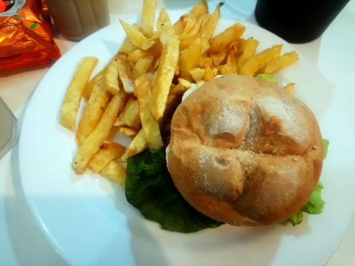 photo of Loving Hut Microcentro Sandwich de soja napolitano shared by @yesiarias0812 on  11 Nov 2019 - review