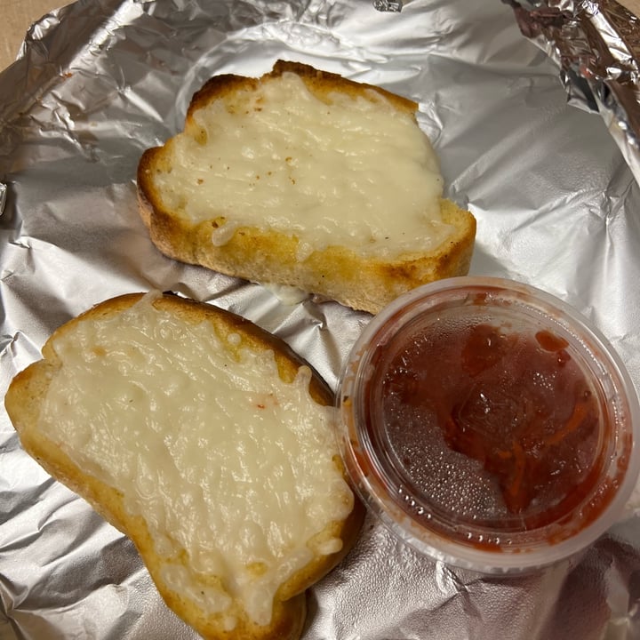 photo of Parkway Pizza Northeast Vegan Garlic Cheese Bread shared by @annettej on  14 Jul 2022 - review