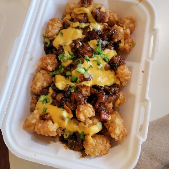 photo of Loving Hut Chili cheese tots shared by @lizmaselli on  22 Oct 2021 - review