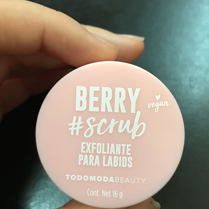 photo of Todomoda Beauty Exfoliante de labios shared by @amaris on  06 May 2022 - review