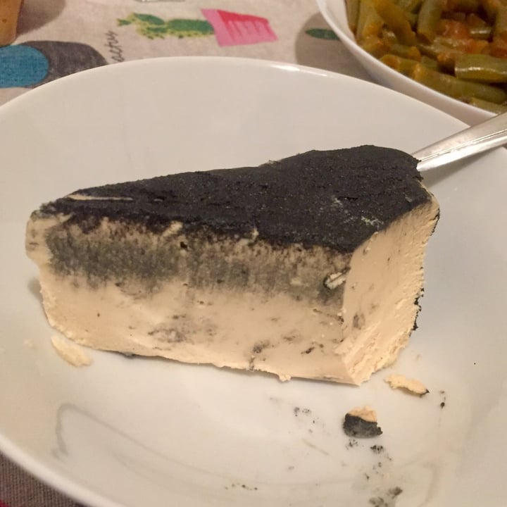review photo of Nuts For Cheese Black Garlic shared by @luana92 on 06 Apr 2022 - review