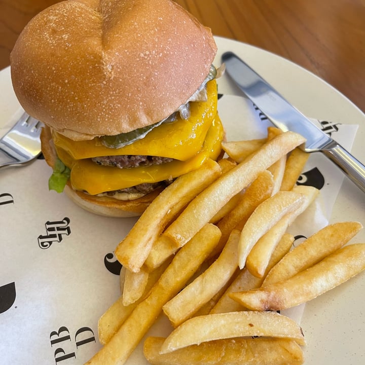 review photo of Love Handle Double Cheese Burguer shared by @pindiola on 06 May 2022 - review