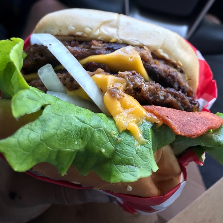 photo of Santana's Vegan Grill Cheeseburger shared by @happyveganmomma on  14 Dec 2020 - review