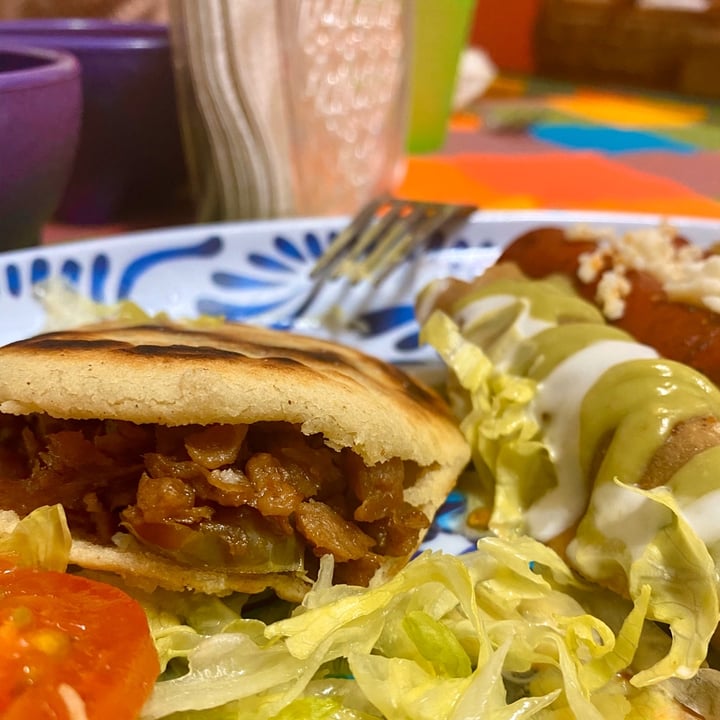 photo of Frijol Vegano - AntojitosMexicanos Orden mixta de antojitos shared by @jourbano on  22 Dec 2019 - review