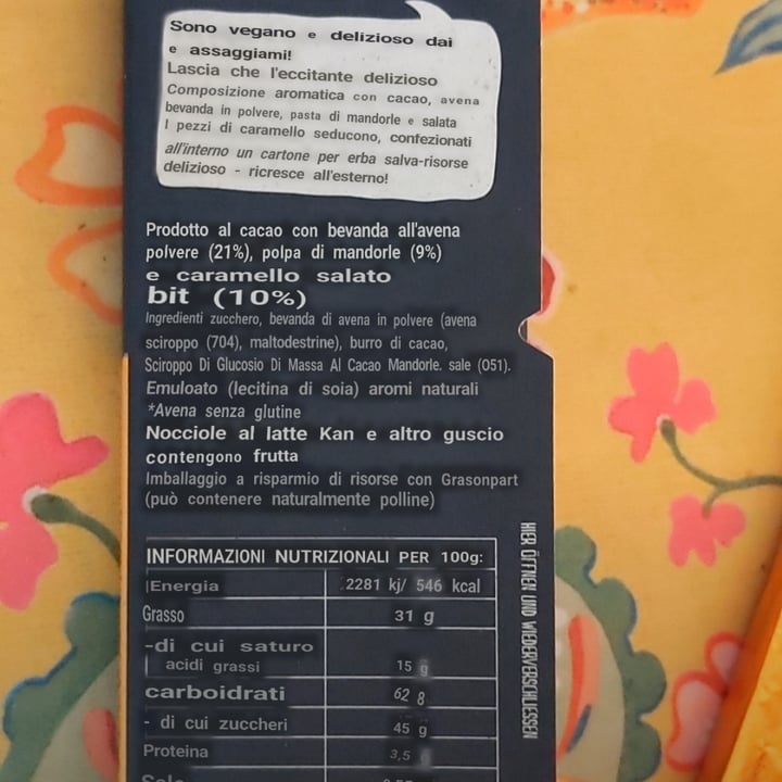 review photo of Lindt Hello Vegan Salted Caramel shared by @orsablu on 15 Aug 2022 - review