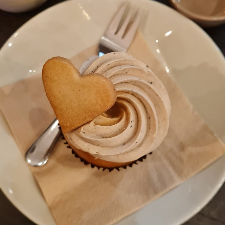 photo of Tauer Bakery Cupcake Apple Chai Latte shared by @pizzarossa on  08 Nov 2022 - review