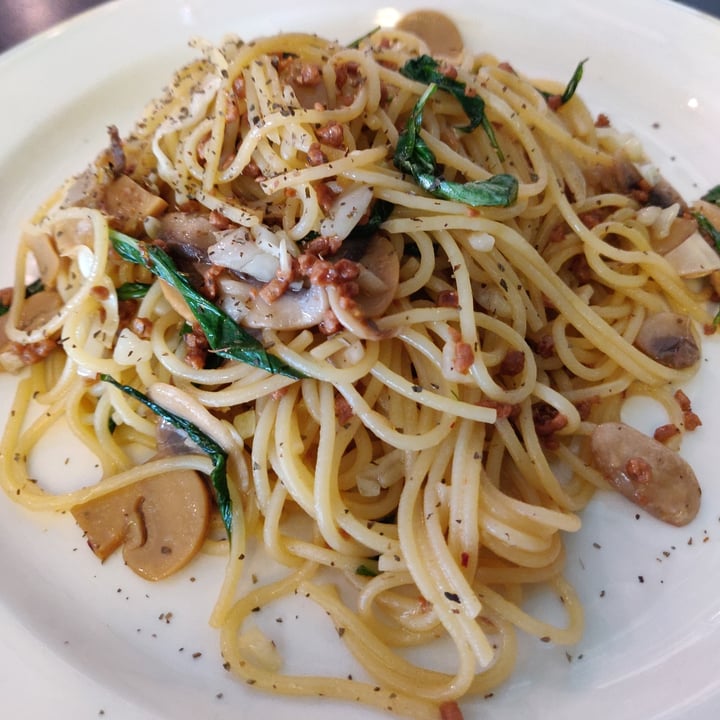 photo of Mother Earth Vegetarian Thai basil and mushroom spaghetti shared by @qianyu on  09 Aug 2020 - review