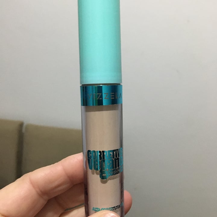 review photo of Vizzela Cosméticos Corretivo shared by @fatimafickel on 06 May 2022 - review