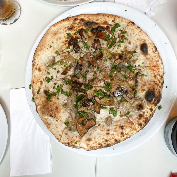 photo of Atte. Pizzeria Napoletana Pizza Girgolas Vegana shared by @jeycint on  28 Jul 2021 - review