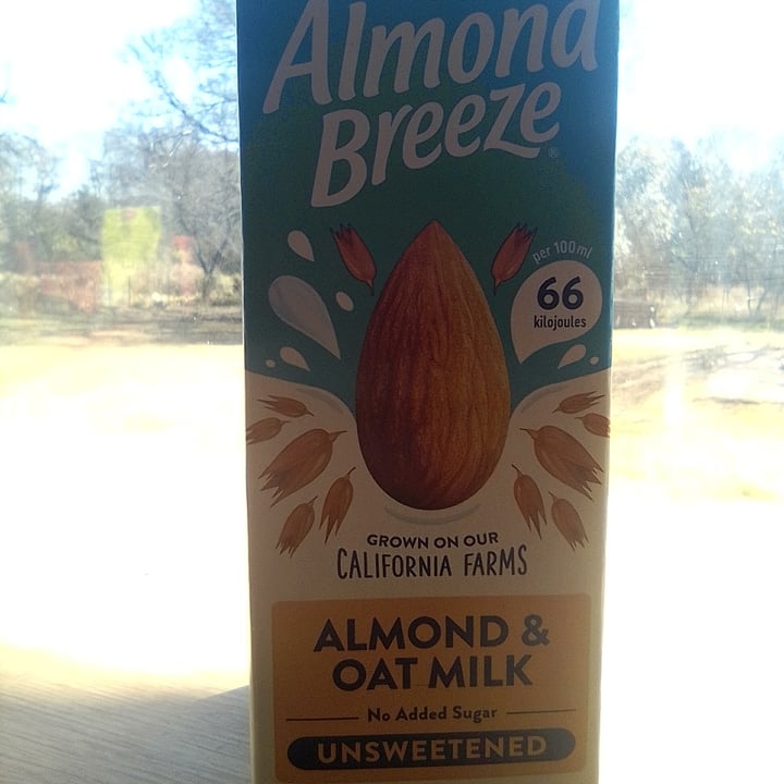 photo of Blue Diamond Almond breeze almond and oat milk shared by @sundance on  28 Jun 2022 - review