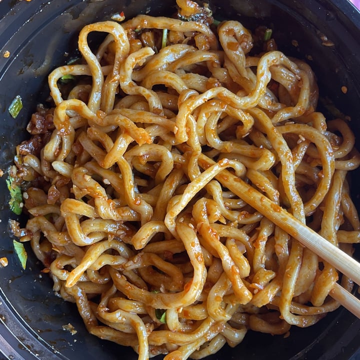 review photo of Monkey King Noodle Company Spicy Garlic Peanut Noodles shared by @iseekplants on 02 Apr 2022 - review