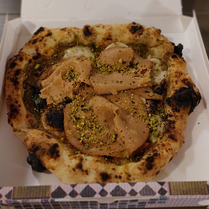 photo of Pizzeria Assaje Udine Pistacchio E Mortadella Vegana shared by @deedie on  03 Sep 2022 - review