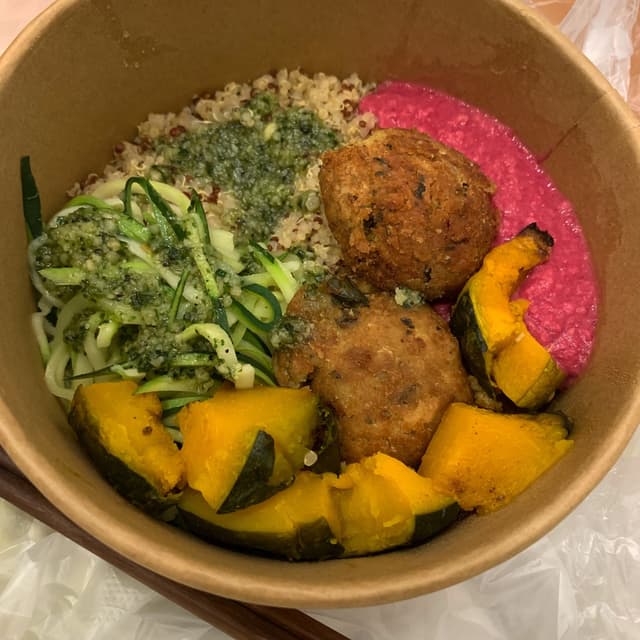 「Avocado vegan salad」の料理の写真