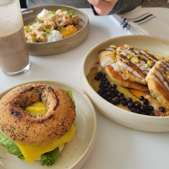 photo of Archway bar santé breakfast bagel shared by @veganooch on  17 May 2022 - review