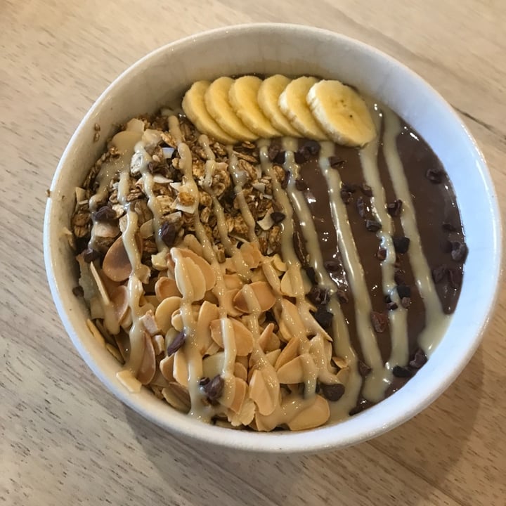 photo of Lexi's Healthy Eatery Snickers Smoothie Bowl shared by @meganimal on  08 Nov 2021 - review