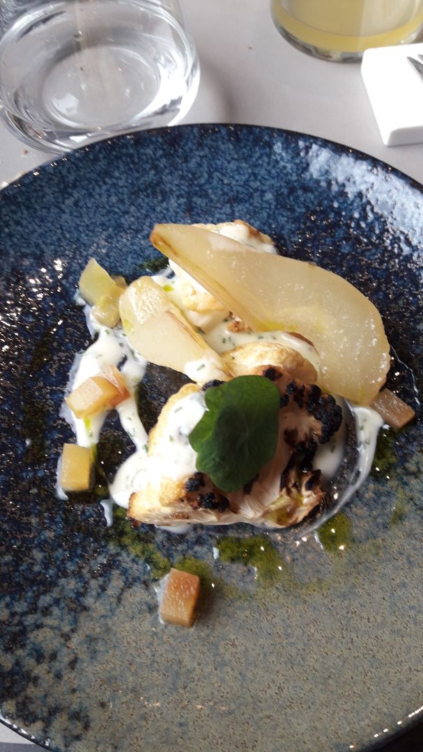 review photo of Misura Restaurant Coliflor a la llama, pera ahumada y salsa remoulade shared by @bequisa9 on 16 Sep 2019 - review