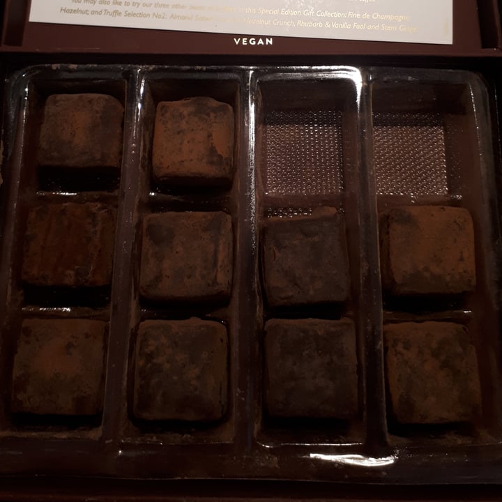 photo of Booja-Booja Truffle Selection N°1 shared by @jowad on  07 May 2020 - review