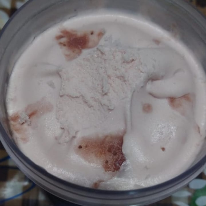 photo of NotCo Not Icecream Strawberries & Cream shared by @melinavegana on  15 Apr 2021 - review