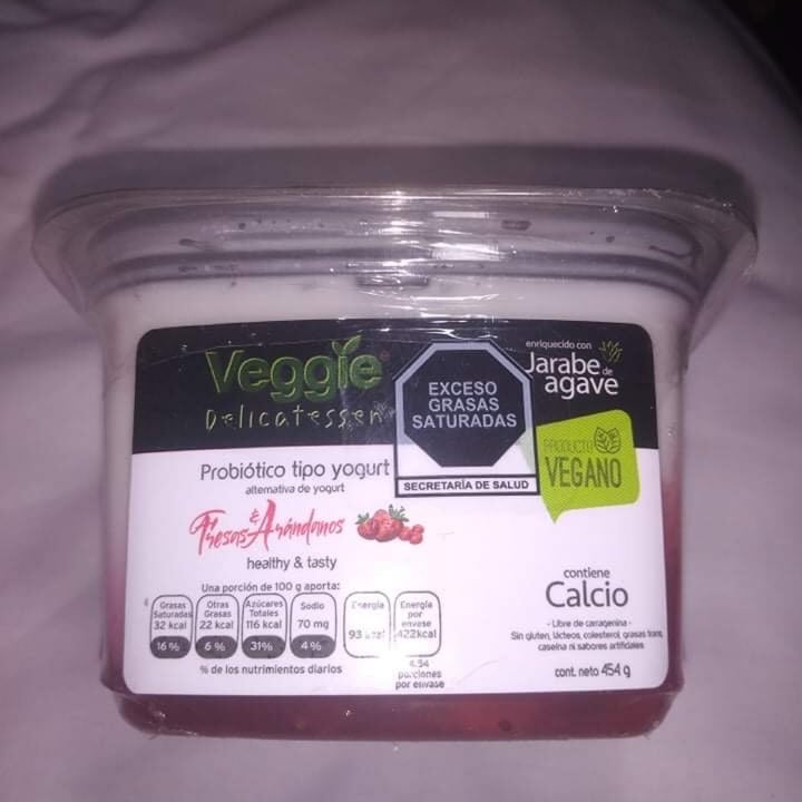 photo of Veggie Delicatessen Probiotico tipo yogurt Fresas y arándanos shared by @andyperches on  19 Jun 2021 - review