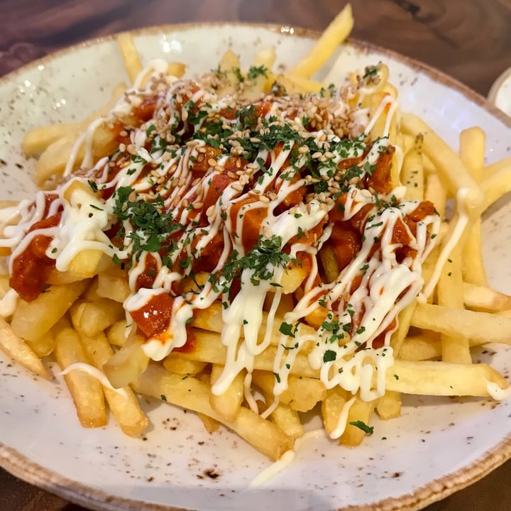 photo of Am I Addicted - Pottery Studio & V Cafe Hooked on Gochujang Fries shared by @ziggyradiobear on  28 Feb 2022 - review