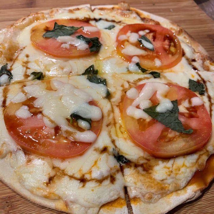 photo of Genius Central Singapore Margherita Pizza shared by @kennethchootv on  05 May 2021 - review