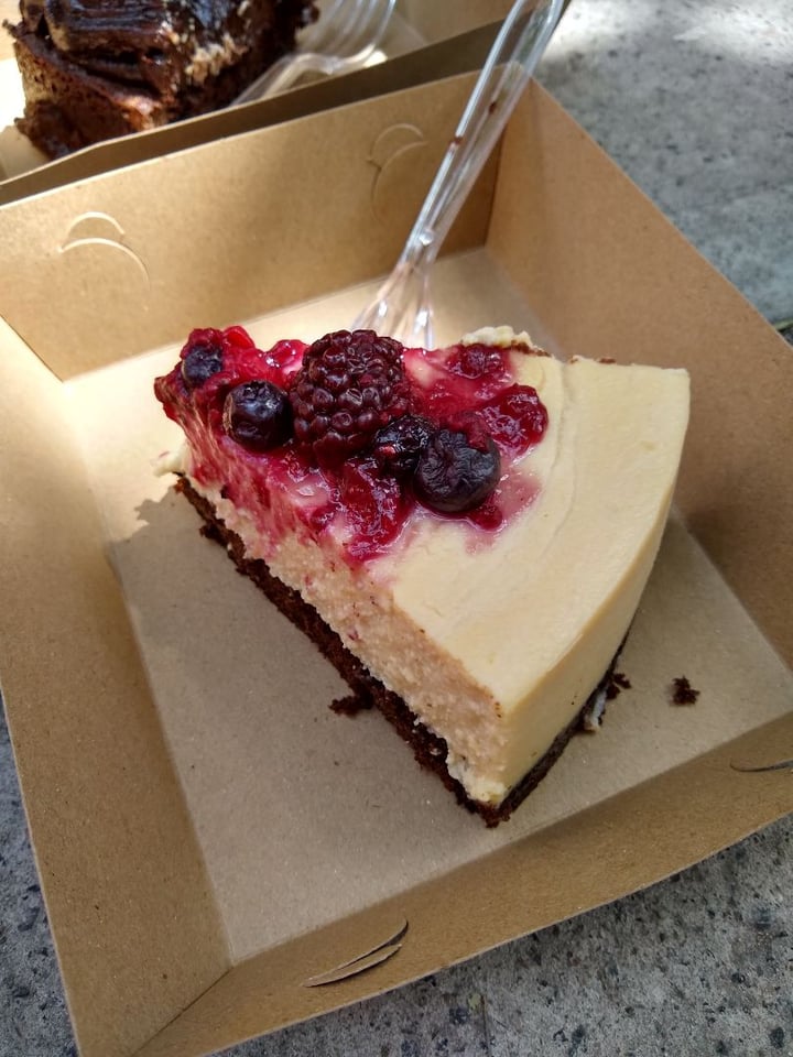review photo of Kiki Pasteleria Vegana Cheese Cake con frutos rojos vegano shared by @daipraesepe on 08 Dec 2019 - review