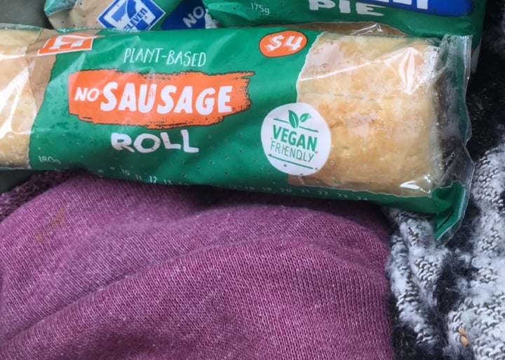 photo of 7-Eleven Plant Based No-Sausage Roll shared by @essceess on  21 May 2020 - review