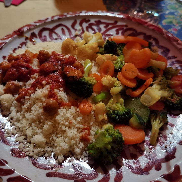 photo of Orient Experience Cous cous e verdure al curry shared by @vulcanoattivo on  03 Oct 2022 - review