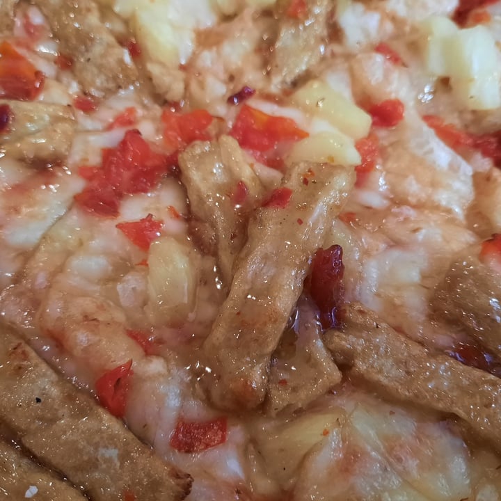 review photo of Panarottis Claremont Sweet Chili Chicken And Pepperdew Veganised Pizza shared by @chrisl on 23 Jan 2021 - review