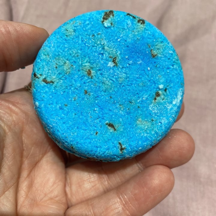 photo of LUSH Fresh Handmade Cosmetics Seanik Shampoo Bar shared by @anjkb on  26 Jun 2021 - review