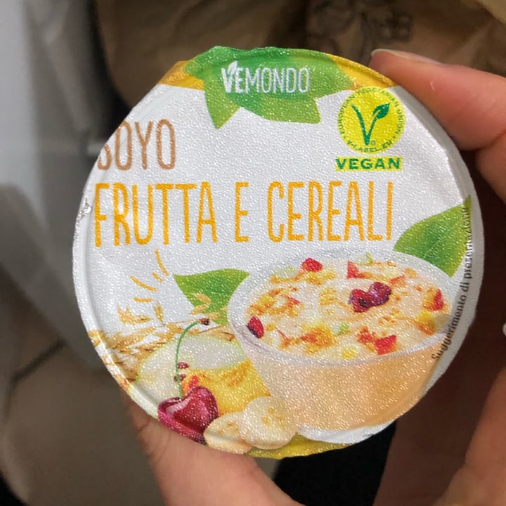 photo of Vemondo Yogurt cereali e frutta shared by @jessbertus on  24 Jan 2022 - review