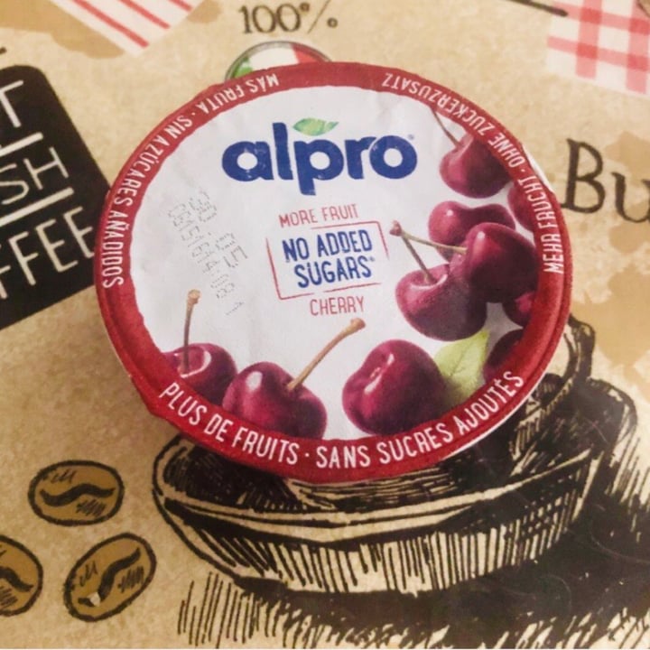 photo of Alpro yogurt alla ciliegia shared by @sofymnt on  21 May 2021 - review