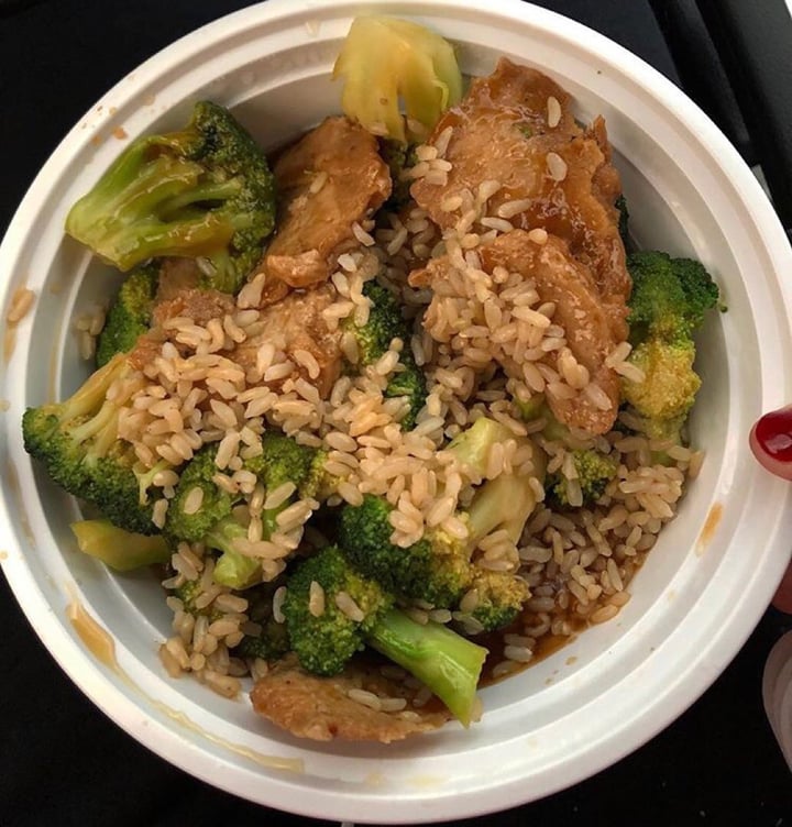 photo of Veggie Heaven Chicken and Broccoli shared by @plantpoweredpisces on  12 Oct 2019 - review