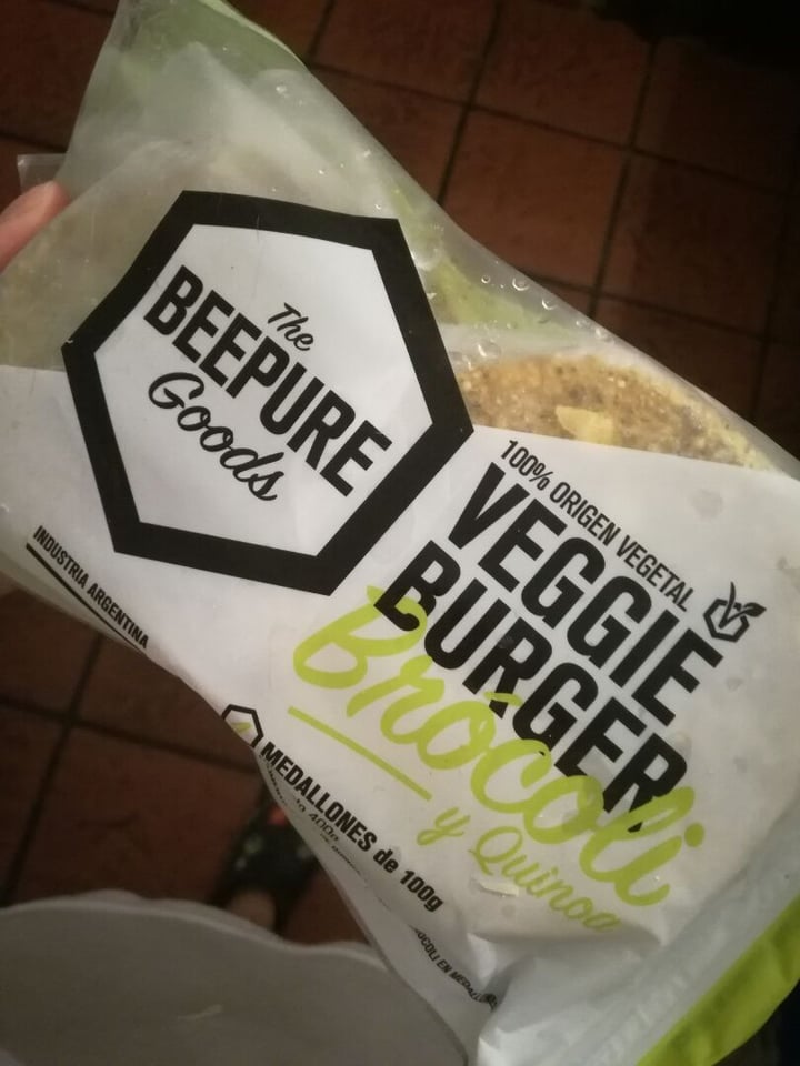 photo of The Beepure Goods Veggie Burger De Brócoli Y Quinoa shared by @zoestorino on  19 Apr 2020 - review