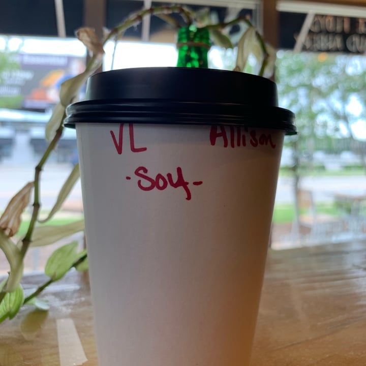 photo of Heine Brothers Coffee - Hikes Point Vanilla Soy Latte shared by @allhess on  27 Jul 2022 - review