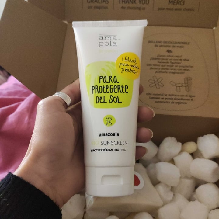 photo of Amapola Bio Cosmetics Protección solar Media 25 FPS shared by @helendrus on  20 Apr 2022 - review