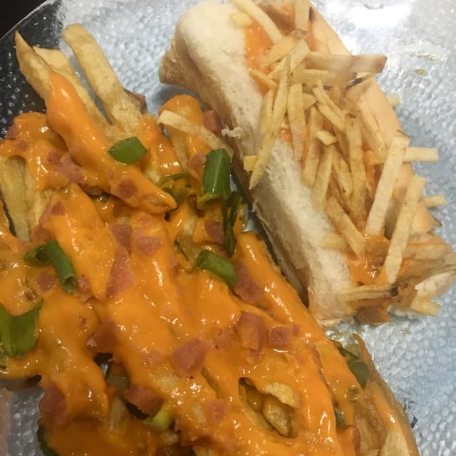 Photo of the dish “Pancho Cheddar + Papas Completas”