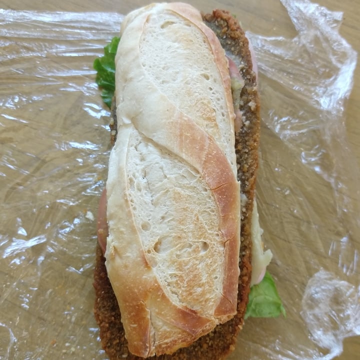 photo of Futuro Veggie Sandwich De Milanesa shared by @lelemore on  19 Nov 2021 - review