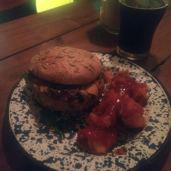 photo of Elephant Bar Hamburguesa Vegetariana shared by @malditovegano on  27 May 2020 - review