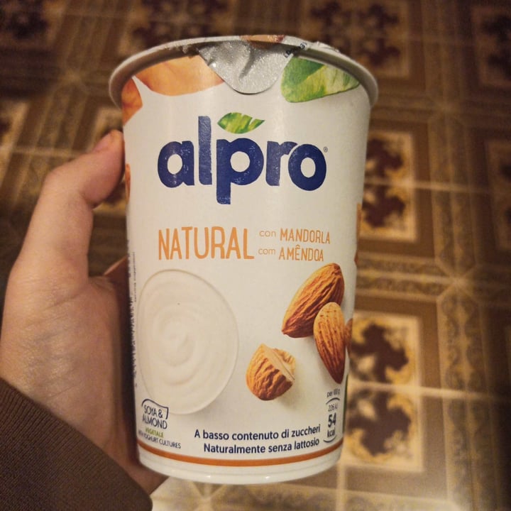 photo of Alpro Yogurt Natural con Mandorla/Amande shared by @fedegoesgreen on  21 Nov 2021 - review