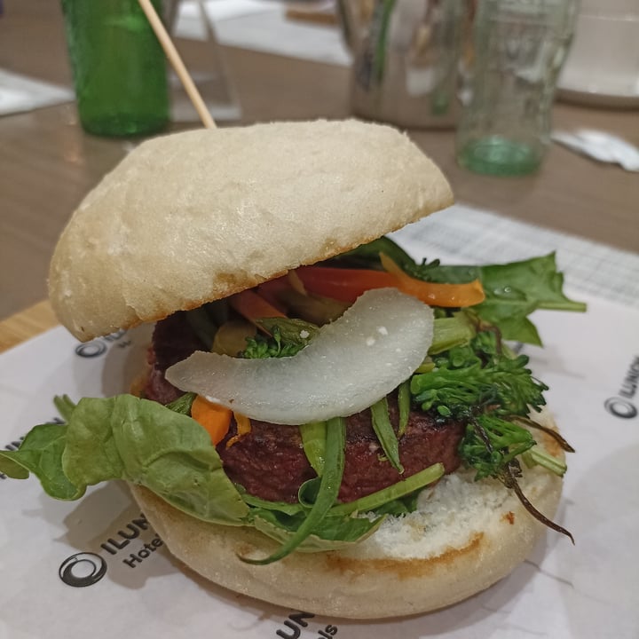 photo of ILUNION Pío XII Burger Especial Vegana shared by @ineroux on  17 Jun 2022 - review